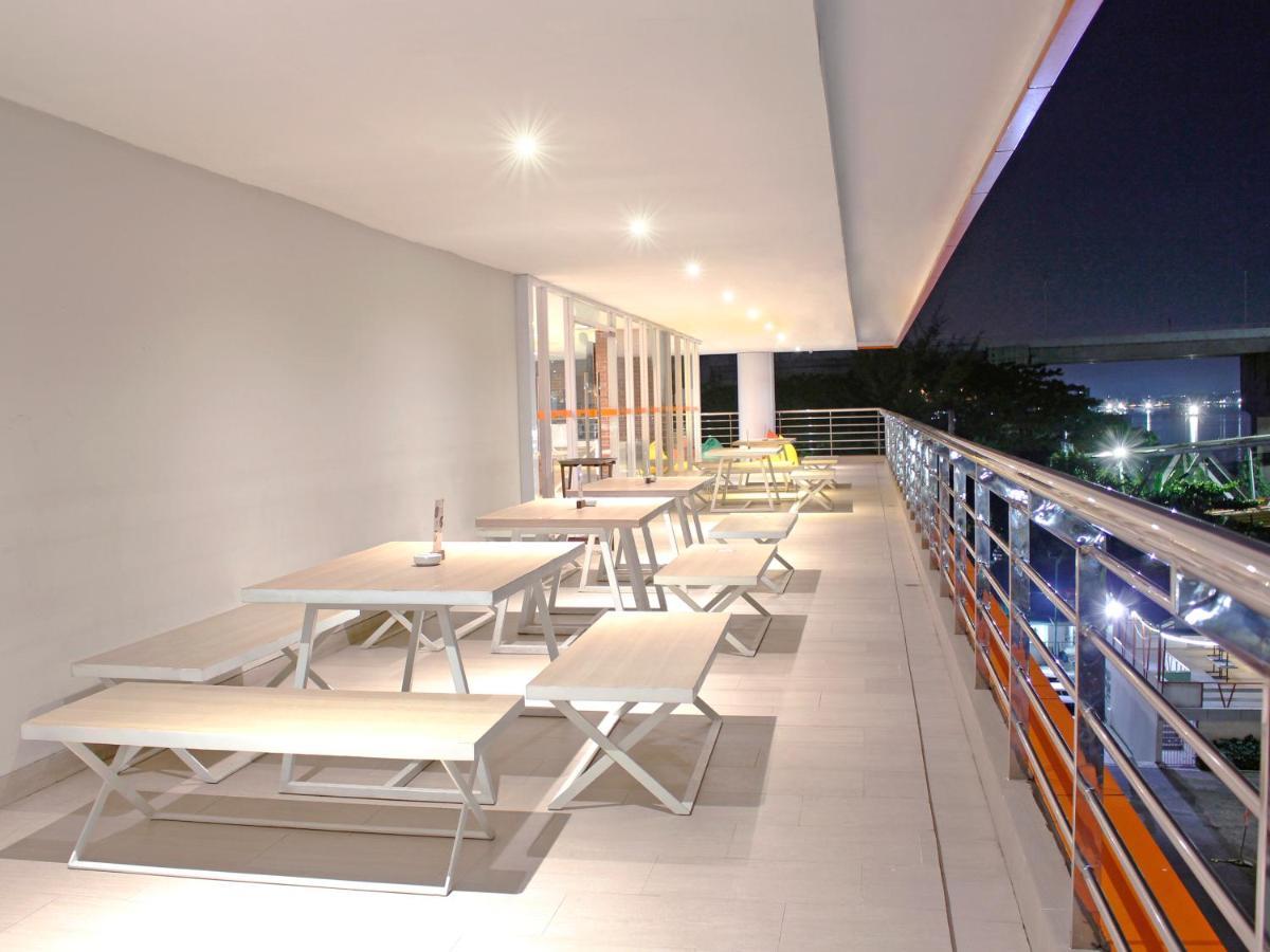 Harris Hotel Samarinda Εξωτερικό φωτογραφία