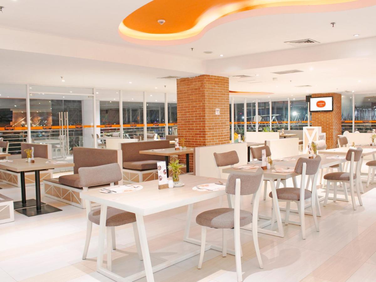 Harris Hotel Samarinda Εξωτερικό φωτογραφία