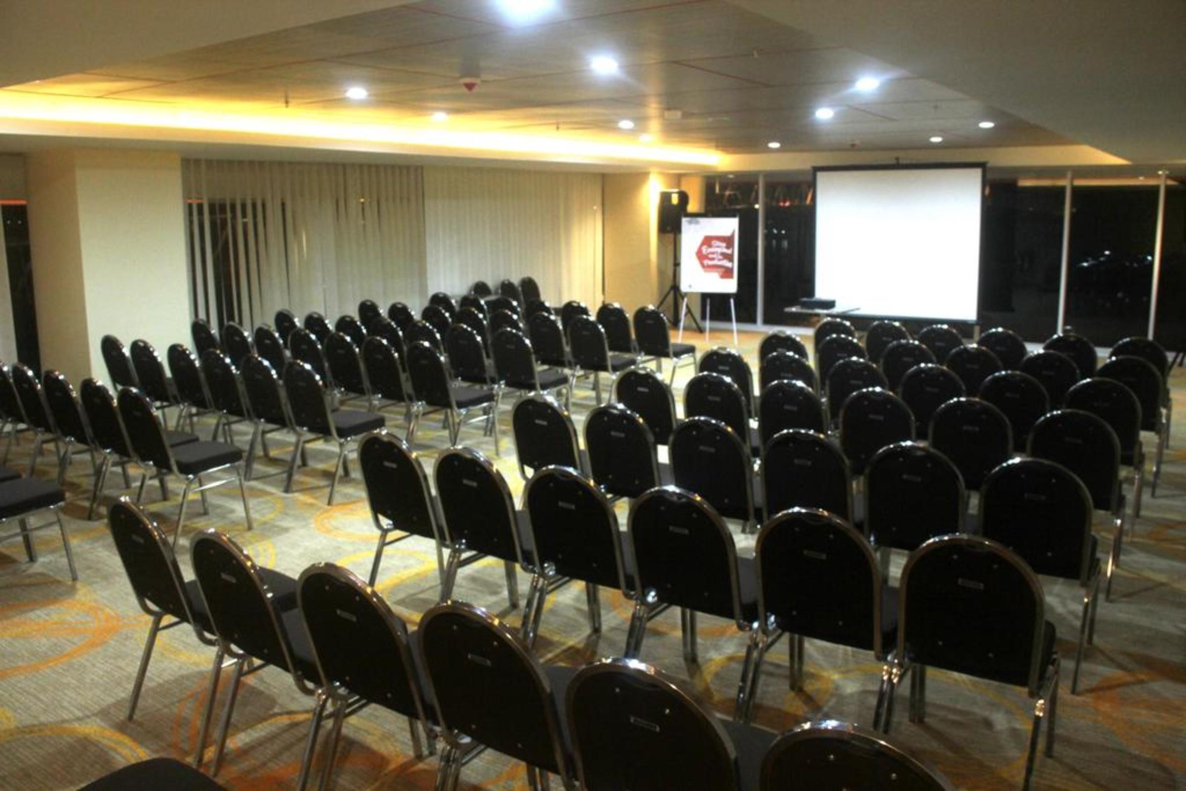 Harris Hotel Samarinda Εξωτερικό φωτογραφία